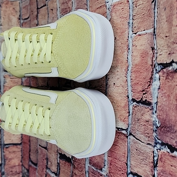 VANS LEATHER LOWTOPS, WOMANS SIZE 6.5 EUC - Picture 3 of 11